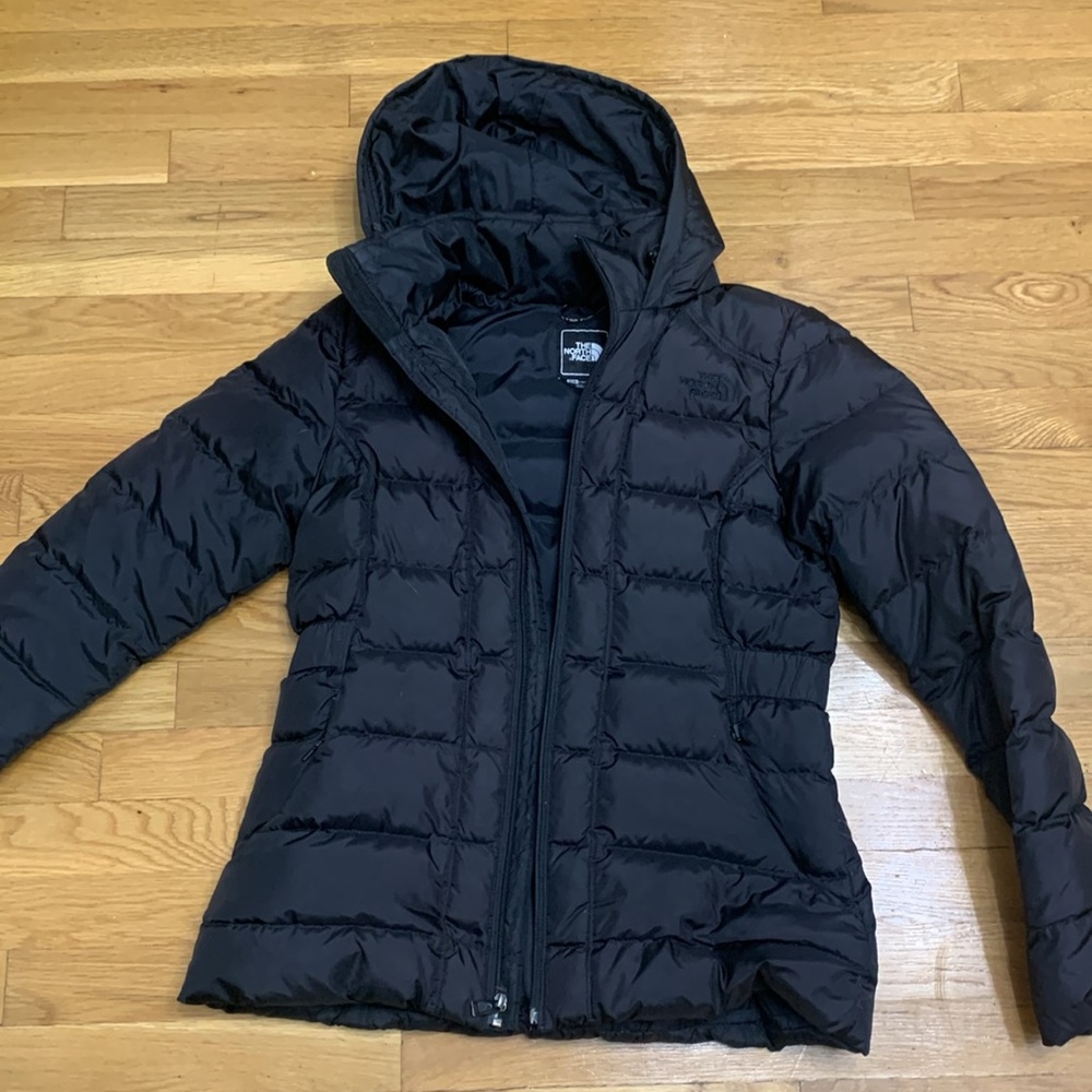 Women’s Medium The North Face Jacket Down Filled